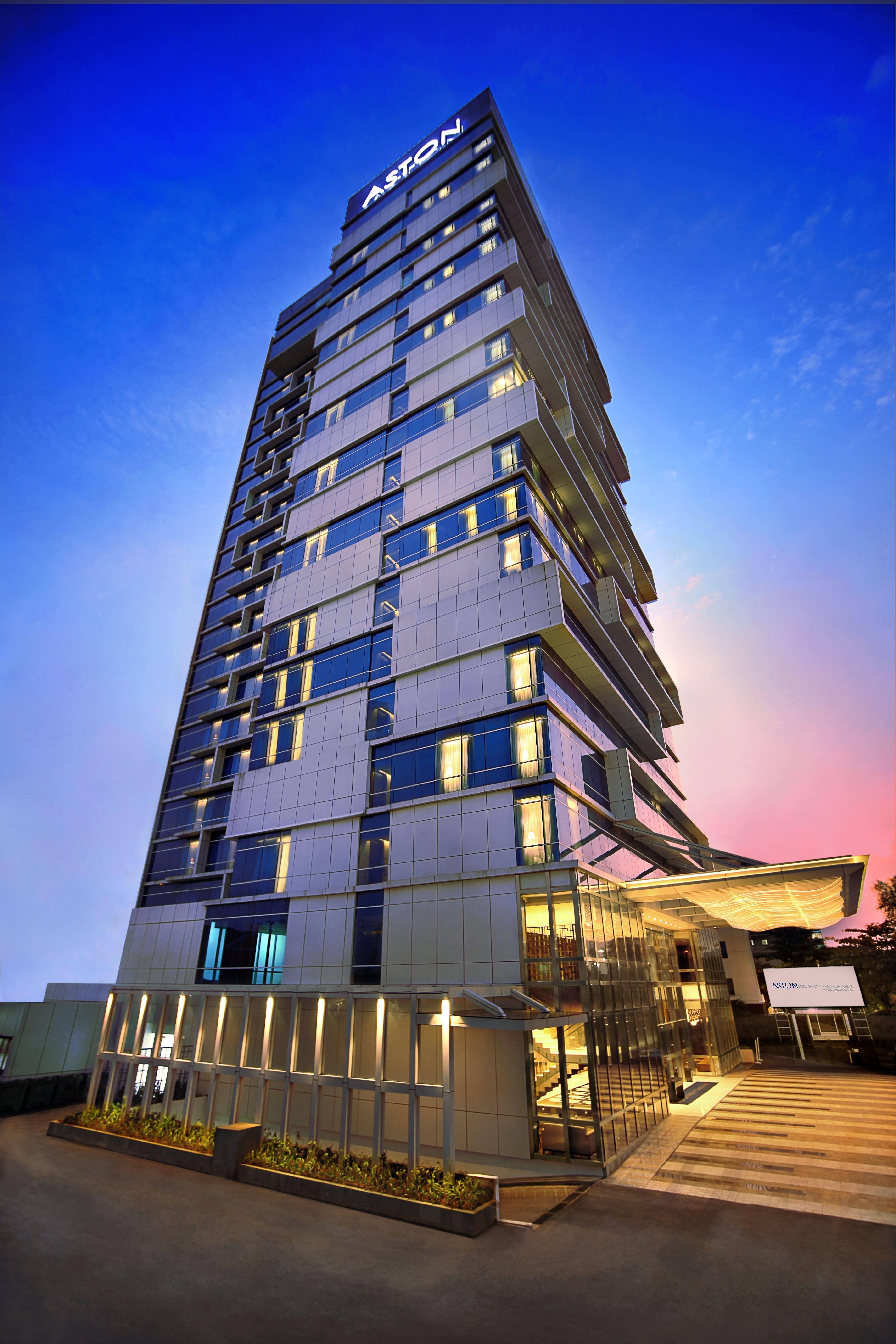 แอสตัน ไพรออริตี ซิมาตูปัง โฮเต็ล แอนด์ คอนเฟอเรนซ์ เซ็นเตอร์ Hotel จาการ์ตา ภายนอก รูปภาพ