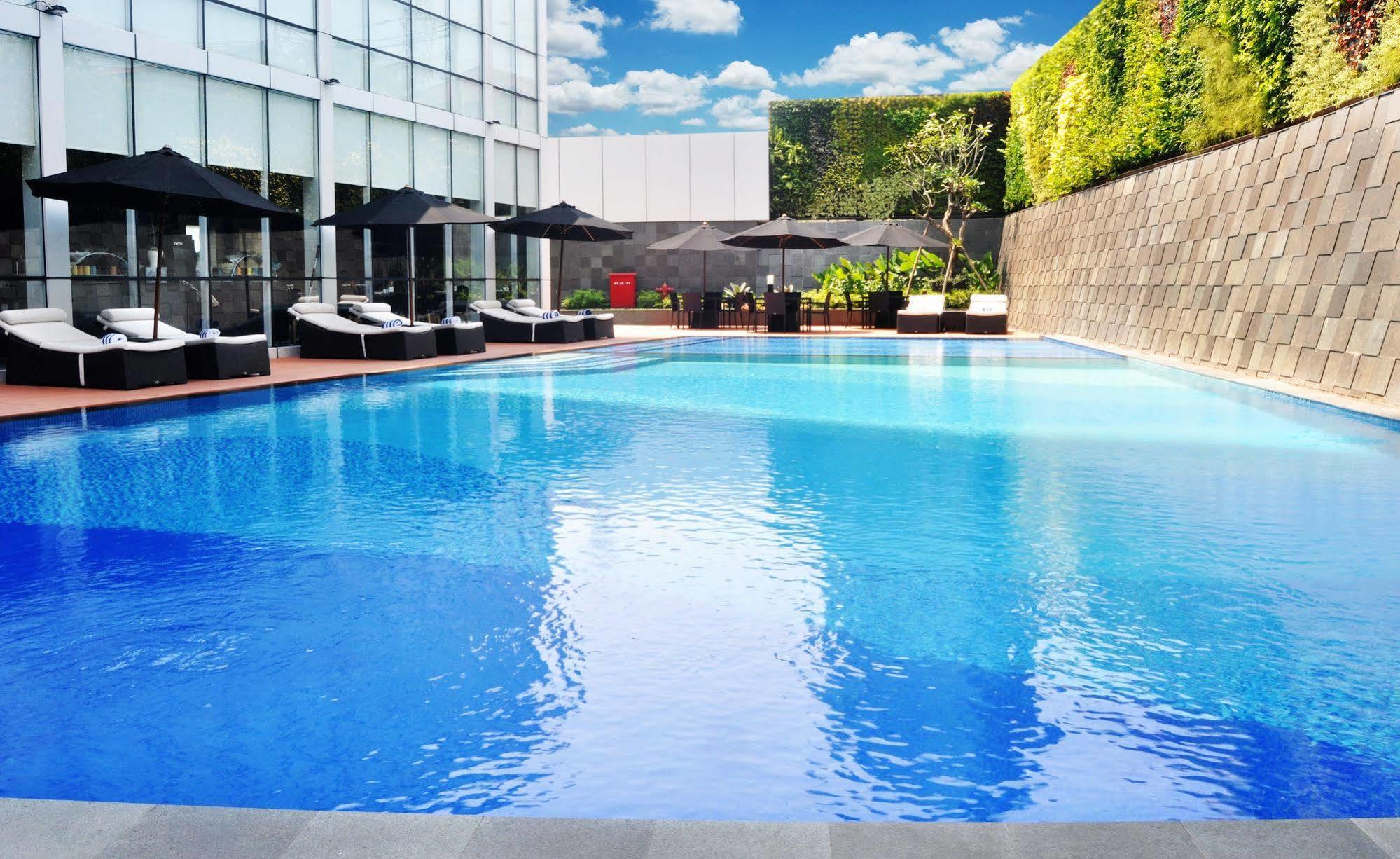 แอสตัน ไพรออริตี ซิมาตูปัง โฮเต็ล แอนด์ คอนเฟอเรนซ์ เซ็นเตอร์ Hotel จาการ์ตา ภายนอก รูปภาพ