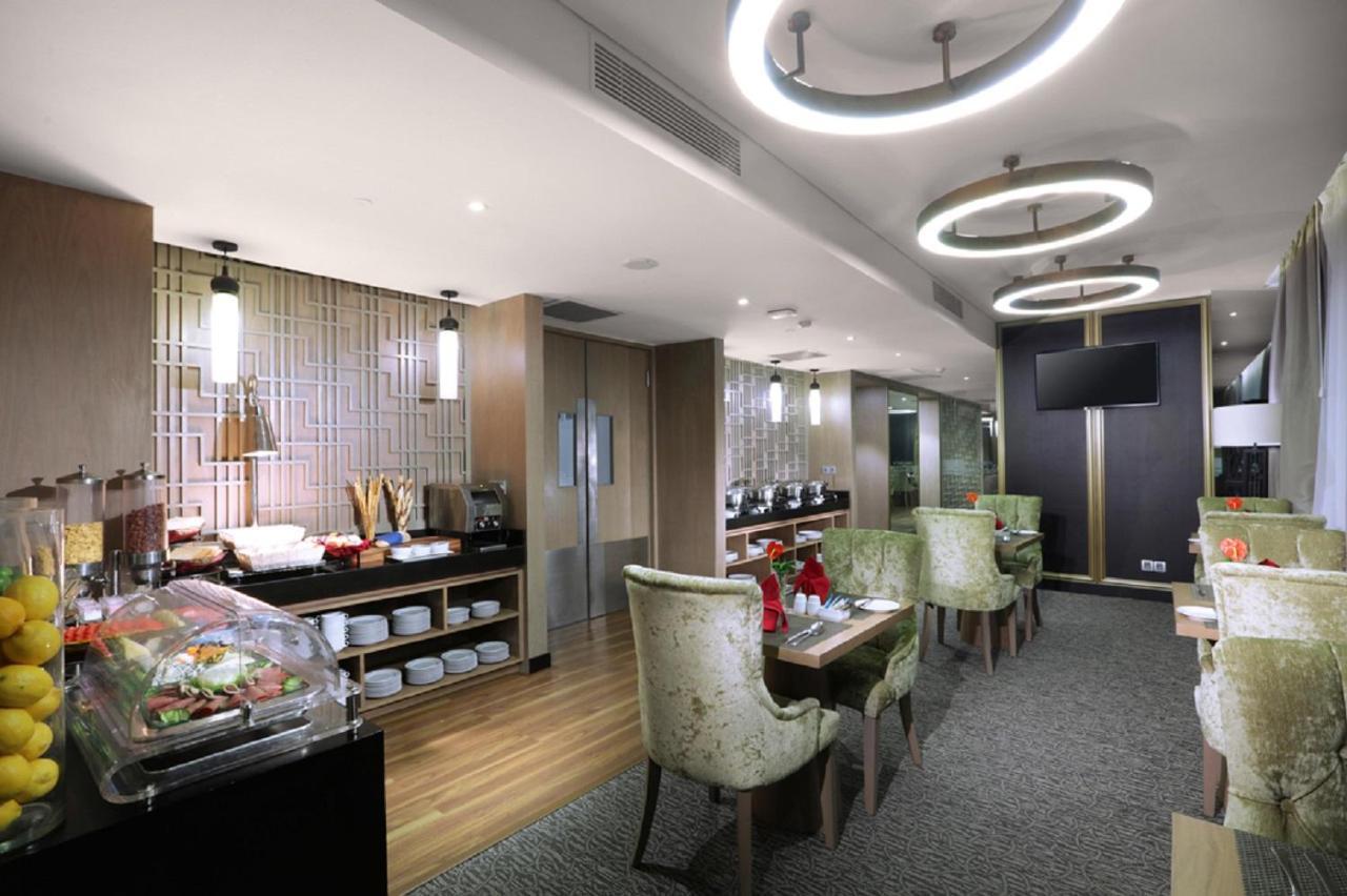 แอสตัน ไพรออริตี ซิมาตูปัง โฮเต็ล แอนด์ คอนเฟอเรนซ์ เซ็นเตอร์ Hotel จาการ์ตา ภายนอก รูปภาพ